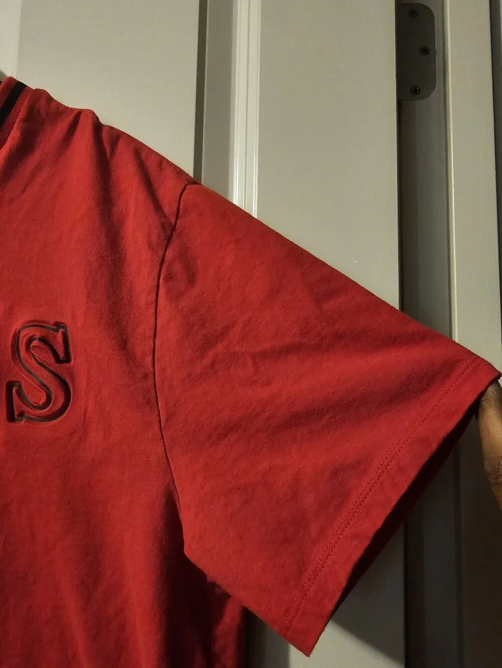 Guess Red Short-Sleeve Logo Tee with Black Trim XL - Picture 5 of 8
